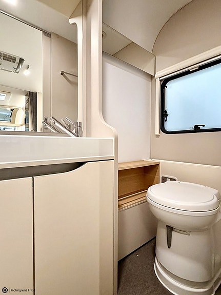 Adria Adora 613 UT | Tvärbädd | Toa bak | 11 of 17