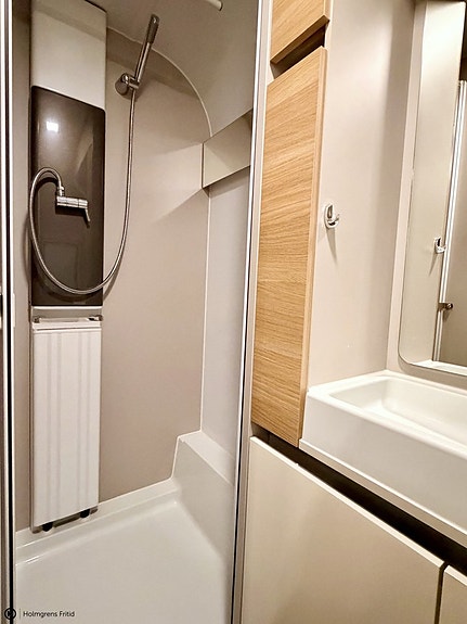 Adria Adora 613 UT | Tvärbädd | Toa bak | 12 of 17