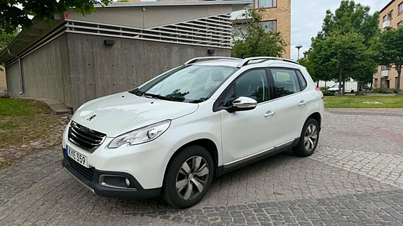 Peugeot 2008 2 of 5