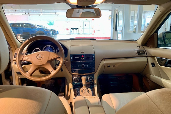 Mercedes-Benz C180 9 of 11