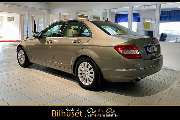 Mercedes-Benz C180 3 of 5