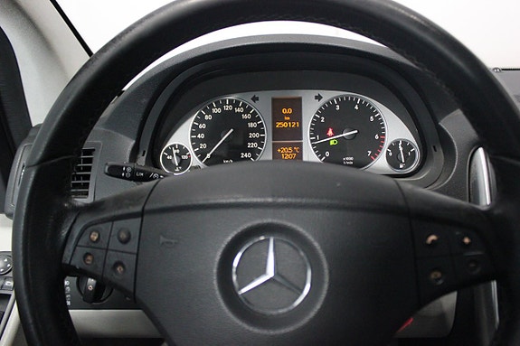 Mercedes-Benz B170 14 of 17