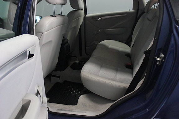 Mercedes-Benz B170 10 of 17