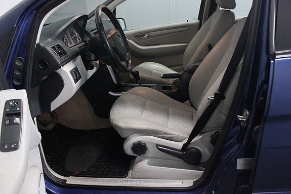 Mercedes-Benz B170 8 of 17