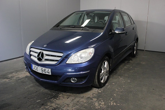 Mercedes-Benz B170 2 of 5