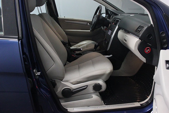 Mercedes-Benz B170 9 of 17