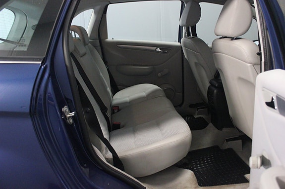 Mercedes-Benz B170 11 of 17