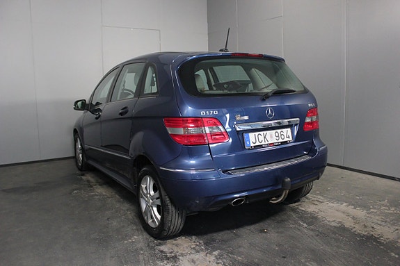 Mercedes-Benz B170 3 of 5