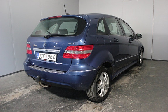 Mercedes-Benz B170 4 of 5