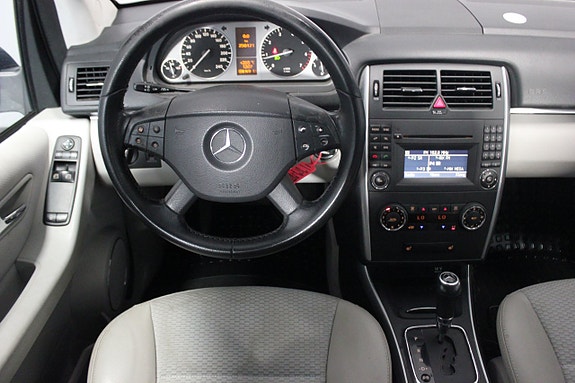 Mercedes-Benz B170 13 of 17