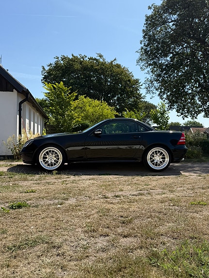 Mercedes-Benz SLK200 3 of 5