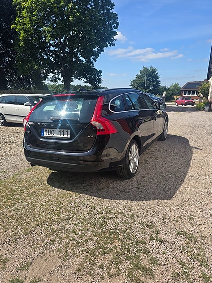 Volvo V60 4 of 5