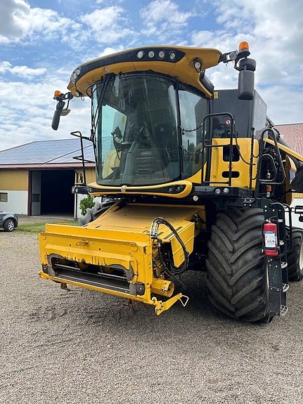 New Holland CX 8.90 2 of 5
