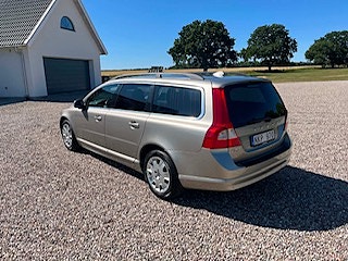 Volvo V70 3 of 5