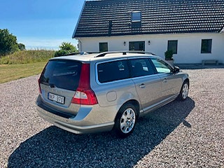 Volvo V70 2 of 5