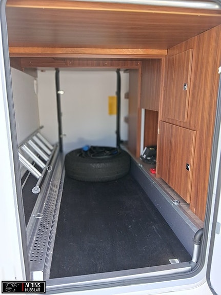 Adria Matrix Supreme M 687 SL / ALDE / Taksäng 6 of 21