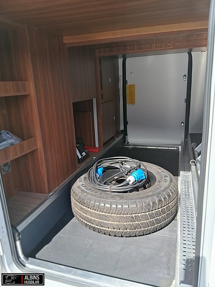 Adria Matrix Supreme M 687 SL / ALDE / Taksäng 7 of 21