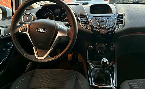 Ford Fiesta 3 of 5