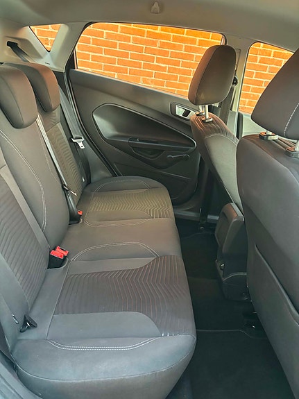 Ford Fiesta 4 of 5