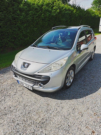 Peugeot 207 SW 2 of 5