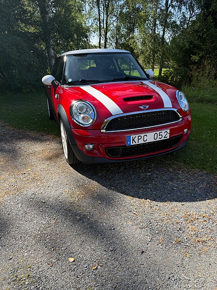 MINI Cooper SD 2 of 6