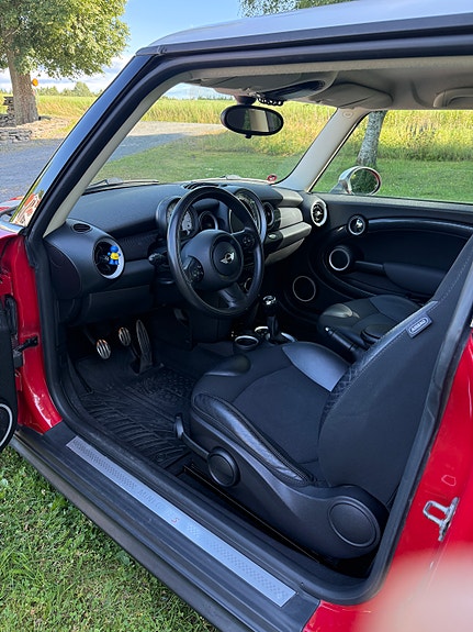 MINI Cooper SD 5 of 6