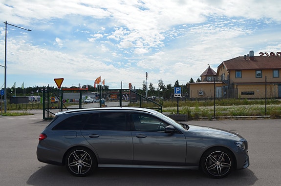 Mercedes-Benz E220 8 of 29