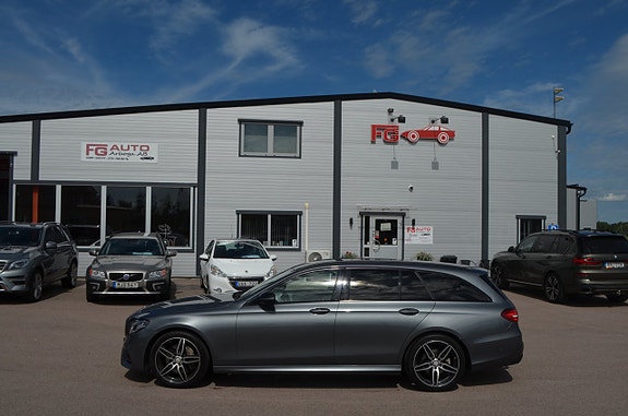 Mercedes-Benz E220 3 of 5