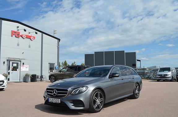 Mercedes-Benz E220 2 of 5