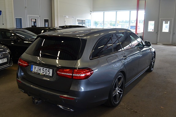 Mercedes-Benz E220 17 of 29