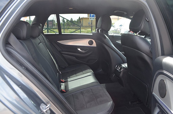 Mercedes-Benz E220 22 of 29