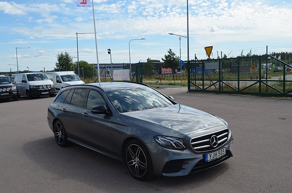 Mercedes-Benz E220 9 of 29