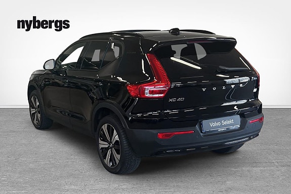 Volvo XC40 3 of 5