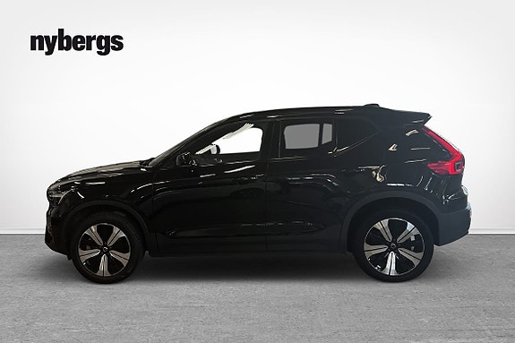 Volvo XC40 2 of 5