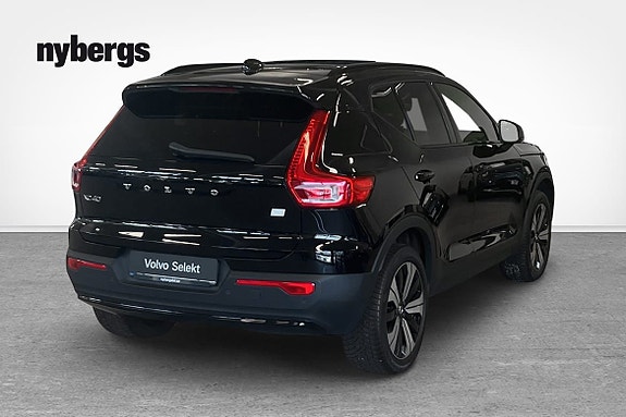 Volvo XC40 4 of 5