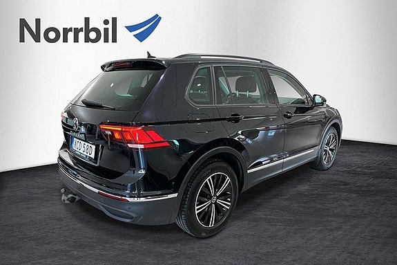 Volkswagen Tiguan 2 of 5