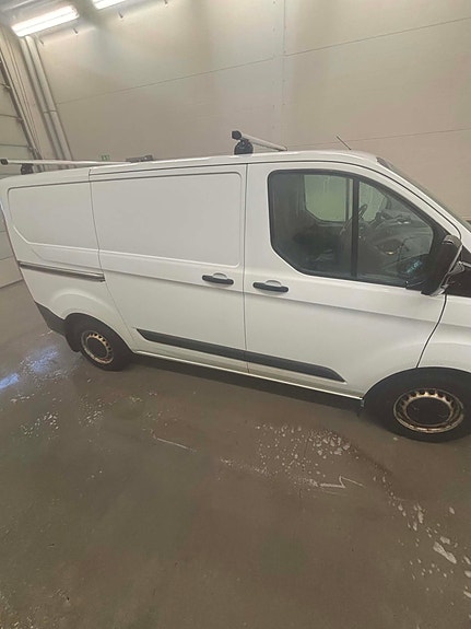 Ford Transit Custom 3 of 4