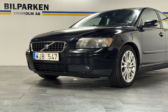 Volvo S40 2 of 5