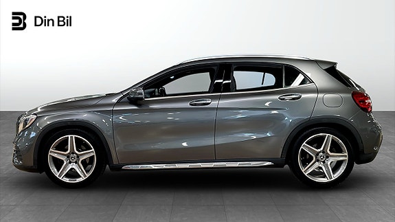 Mercedes-Benz GLA220 2 of 5