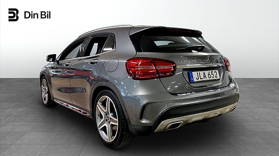 Mercedes-Benz GLA220 3 of 5