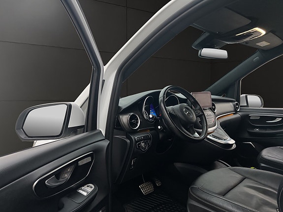 Mercedes-Benz V300 d 18 of 30