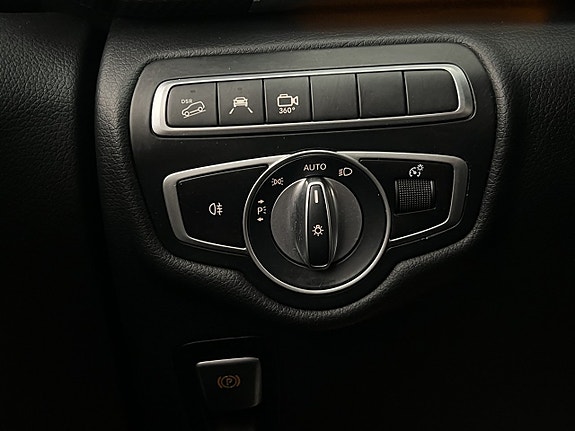 Mercedes-Benz V300 d 17 of 30