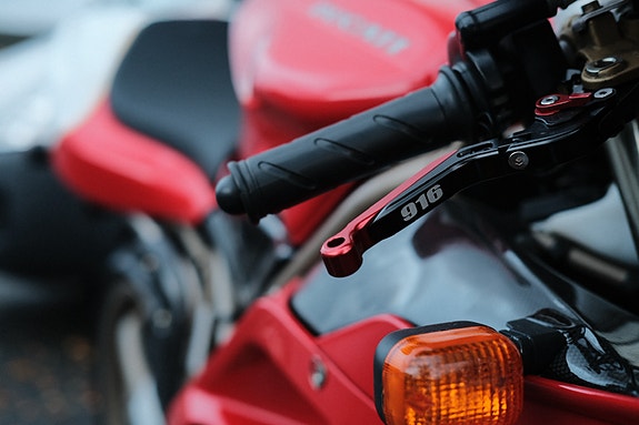 Ducati 916 4 of 5