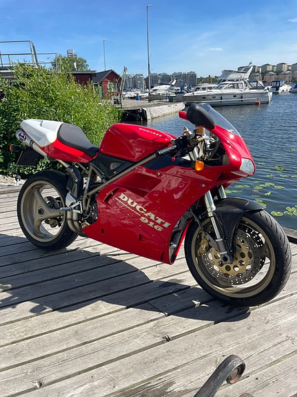 Ducati 916 2 of 5