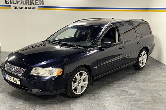 Volvo V70 3 of 5