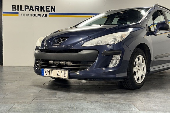 Peugeot 308 SW 2 of 5
