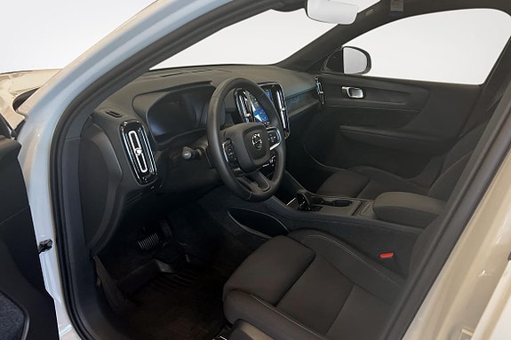 Volvo EX40 6 of 12