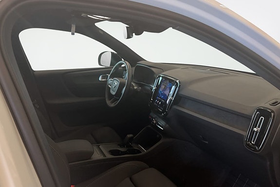 Volvo EX40 9 of 12