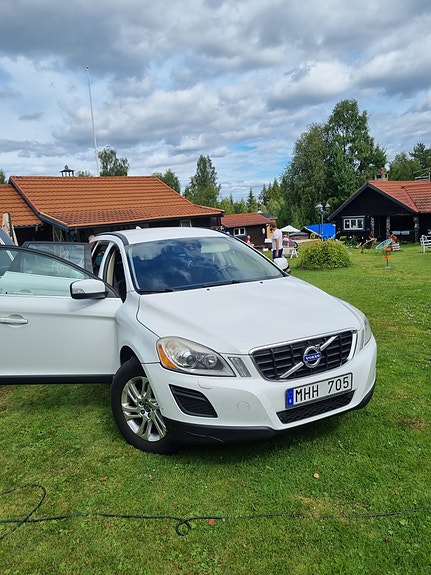 Volvo XC60 3 of 5