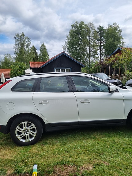 Volvo XC60 2 of 5